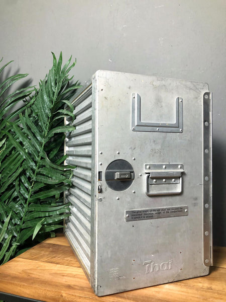 Thai Havayolları Uçağından Çıkma Catering Box’dan Işıklı Bar / Raf